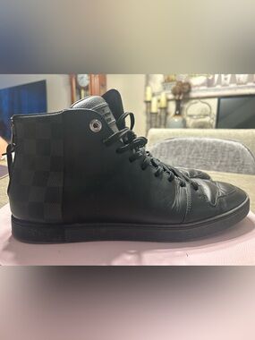 Men's Black High-Top Leather Sneakers Louis Vuitton